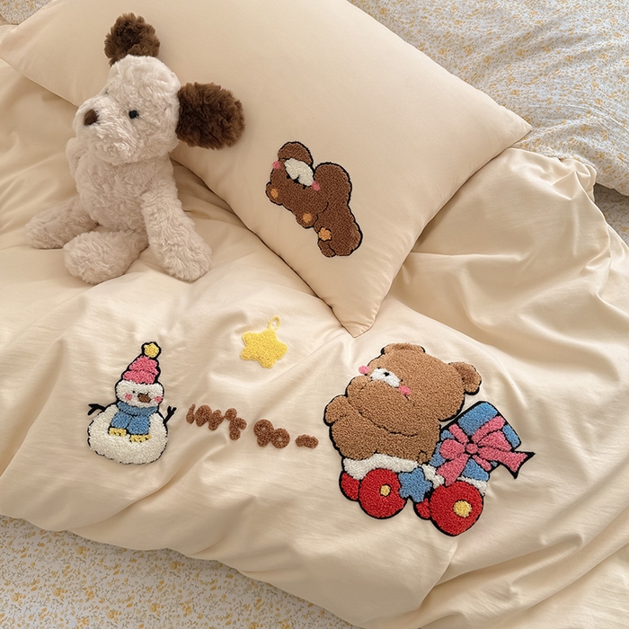 91家纺网 家纺一手货源 找家纺 沃朴家居 2025春夏新款亲肤水洗棉毛巾绣四件套 欢乐熊