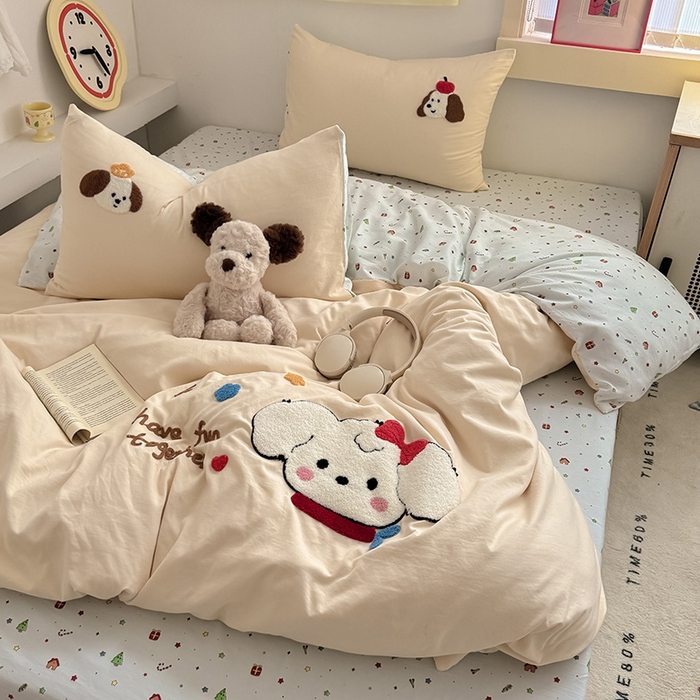 91家纺网 家纺一手货源 找家纺 沃朴家居 2025春夏新款亲肤水洗棉毛巾绣四件套 奶乎狗狗