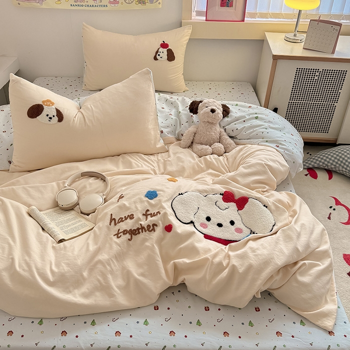 91家纺网 家纺一手货源 找家纺 沃朴家居 2025春夏新款亲肤水洗棉毛巾绣四件套 奶乎狗狗