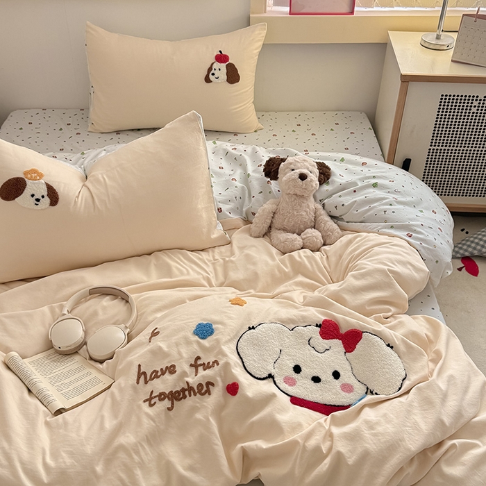 91家纺网 家纺一手货源 找家纺 沃朴家居 2025春夏新款亲肤水洗棉毛巾绣四件套 奶乎狗狗