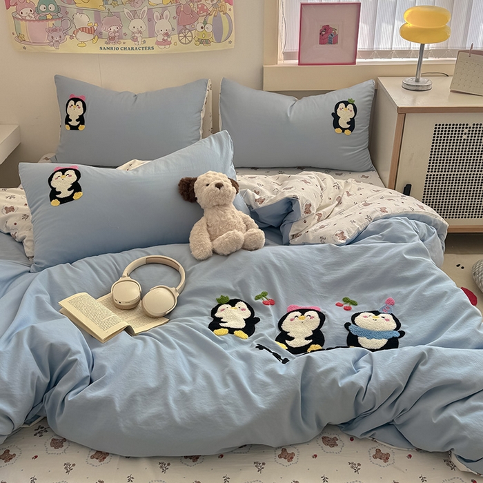 91家纺网 家纺一手货源 找家纺 沃朴家居 2025春夏新款亲肤水洗棉毛巾绣四件套 企鹅派对