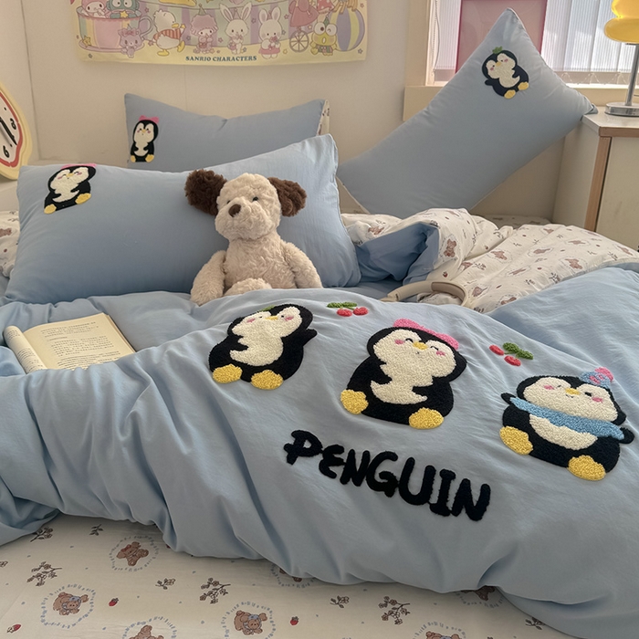 91家纺网 家纺一手货源 找家纺 沃朴家居 2025春夏新款亲肤水洗棉毛巾绣四件套 企鹅派对