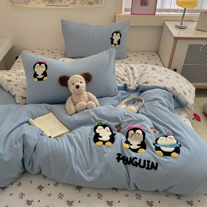 91家纺网 家纺一手货源 找家纺 沃朴家居 2025春夏新款亲肤水洗棉毛巾绣四件套 企鹅派对