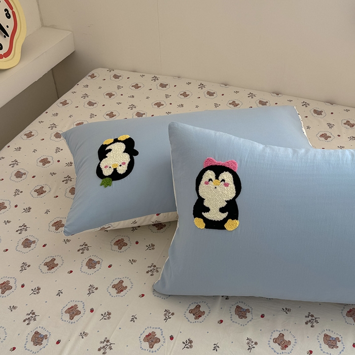 91家纺网 家纺一手货源 找家纺 沃朴家居 2025春夏新款亲肤水洗棉毛巾绣四件套 企鹅派对