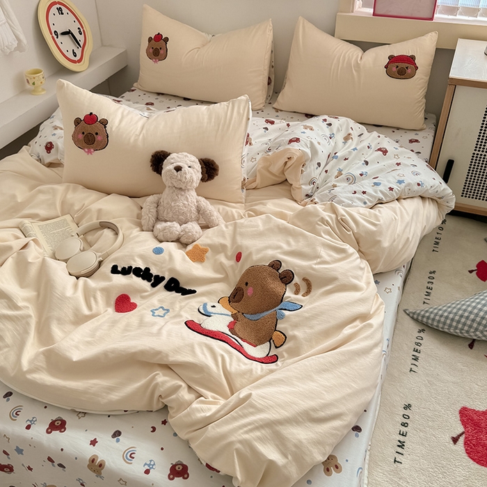 91家纺网 家纺一手货源 找家纺 沃朴家居 2025春夏新款亲肤水洗棉毛巾绣四件套 淘气巴拉