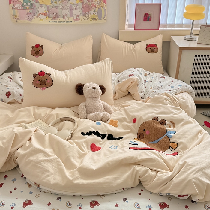 91家纺网 家纺一手货源 找家纺 沃朴家居 2025春夏新款亲肤水洗棉毛巾绣四件套 淘气巴拉