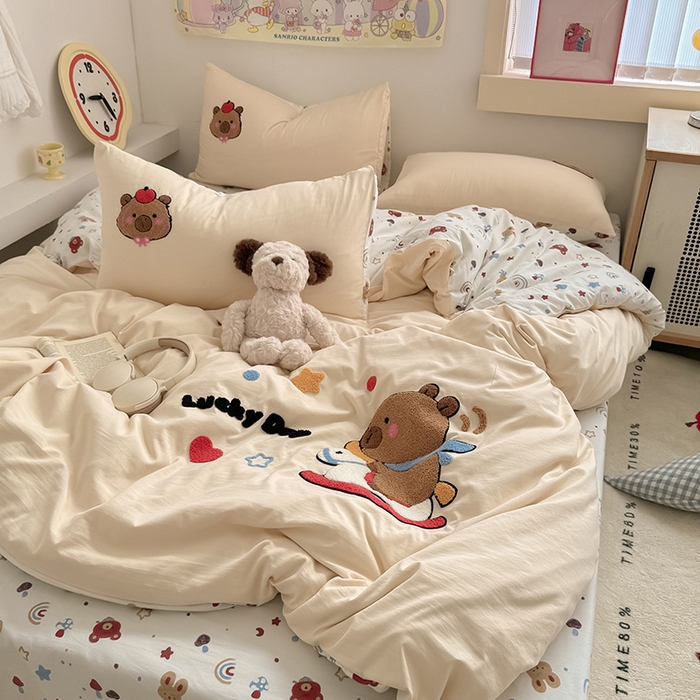 91家纺网 家纺一手货源 找家纺 沃朴家居 2025春夏新款亲肤水洗棉毛巾绣四件套 淘气巴拉