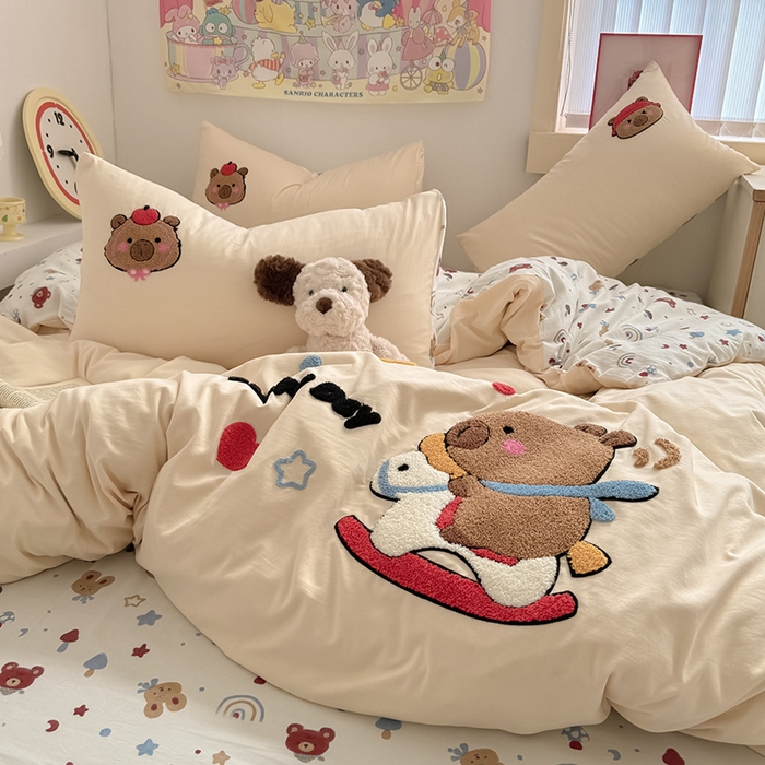 91家纺网 家纺一手货源 找家纺 沃朴家居 2025春夏新款亲肤水洗棉毛巾绣四件套 淘气巴拉