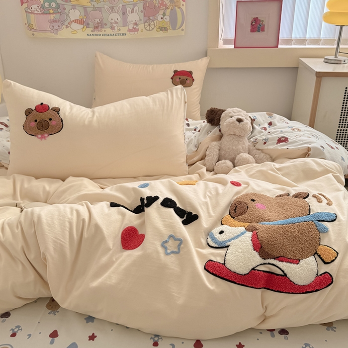 91家纺网 家纺一手货源 找家纺 沃朴家居 2025春夏新款亲肤水洗棉毛巾绣四件套 淘气巴拉