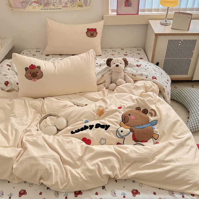 91家纺网 家纺一手货源 找家纺 沃朴家居 2025春夏新款亲肤水洗棉毛巾绣四件套 淘气巴拉