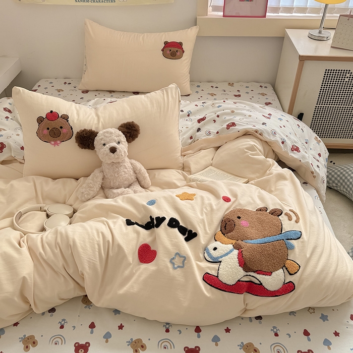 91家纺网 家纺一手货源 找家纺 沃朴家居 2025春夏新款亲肤水洗棉毛巾绣四件套 淘气巴拉