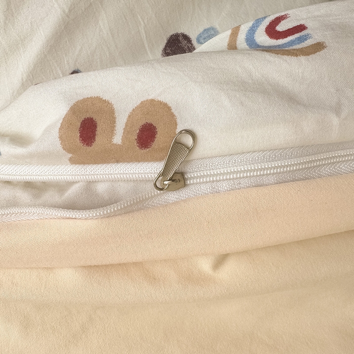 91家纺网 家纺一手货源 找家纺 沃朴家居 2025春夏新款亲肤水洗棉毛巾绣四件套 淘气巴拉