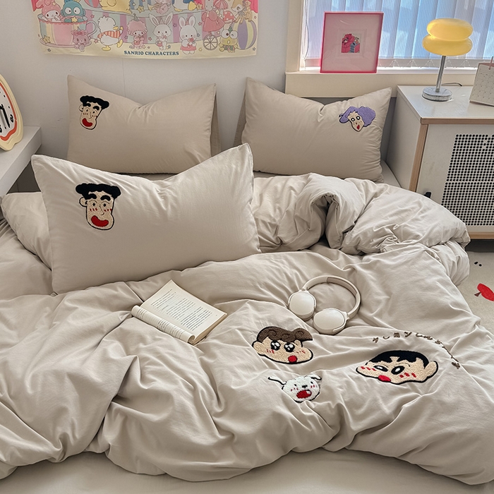 91家纺网 家纺一手货源 找家纺 沃朴家居 2025春夏新款亲肤水洗棉毛巾绣四件套 幸福小新