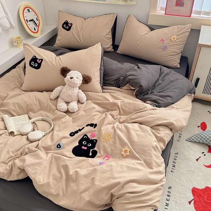 91家纺网 家纺一手货源 找家纺 沃朴家居 2025春夏新款亲肤水洗棉毛巾绣四件套 音乐猫咪