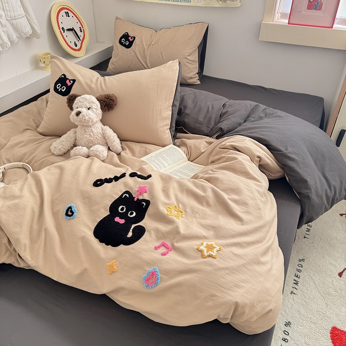 91家纺网 家纺一手货源 找家纺 沃朴家居 2025春夏新款亲肤水洗棉毛巾绣四件套 音乐猫咪