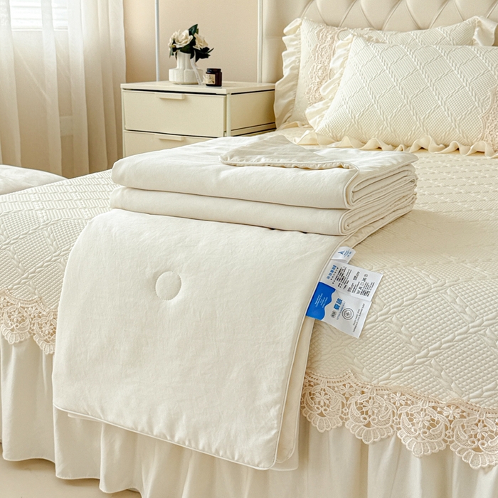 91家纺网 家纺一手货源 找家纺 米可 2025新款PE凉豆豆米拉系列凉席夏被三件套 米拉-米白