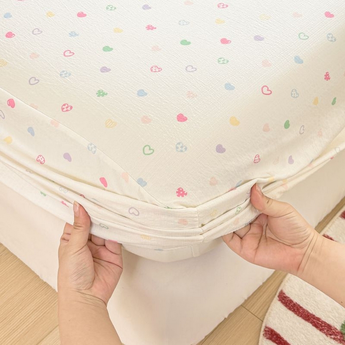 91家纺网 家纺一手货源 找家纺 温眠家纺 2025春夏新款A类云感棉双层纱床笠单床笠枕套三件套 浪漫邂逅