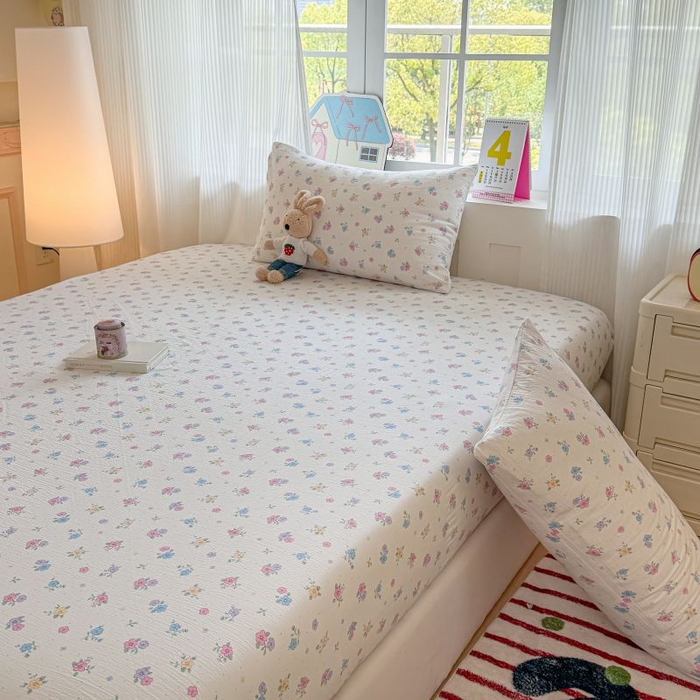 91家纺网 家纺一手货源 找家纺 温眠家纺 2025春夏新款A类云感棉双层纱床笠单床笠枕套三件套 铃兰春信