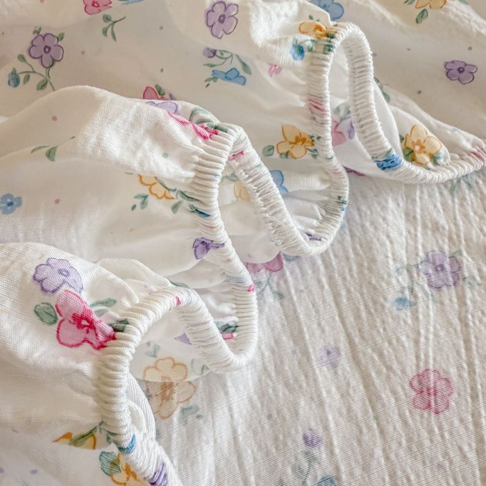 91家纺网 家纺一手货源 找家纺 温眠家纺 2025春夏新款A类云感棉双层纱床笠单床笠枕套三件套 铃兰春信