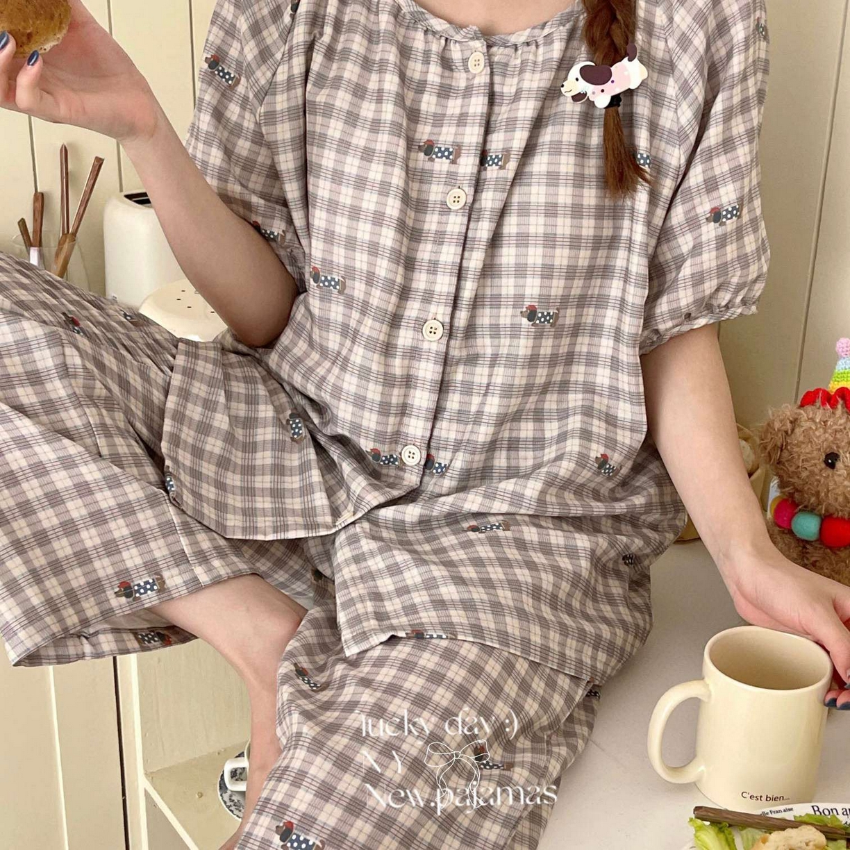 91家纺网 家纺一手货源 找家纺 （总）纽约生活 有氧纱韩系家居服圆领短袖长裤自带胸垫套装