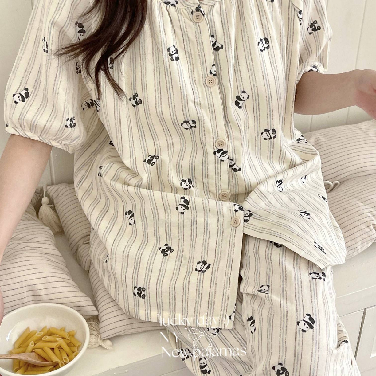 91家纺网 家纺一手货源 找家纺 纽约生活 有氧纱韩系家居服圆领短袖长裤自带胸垫套装 条纹熊猫