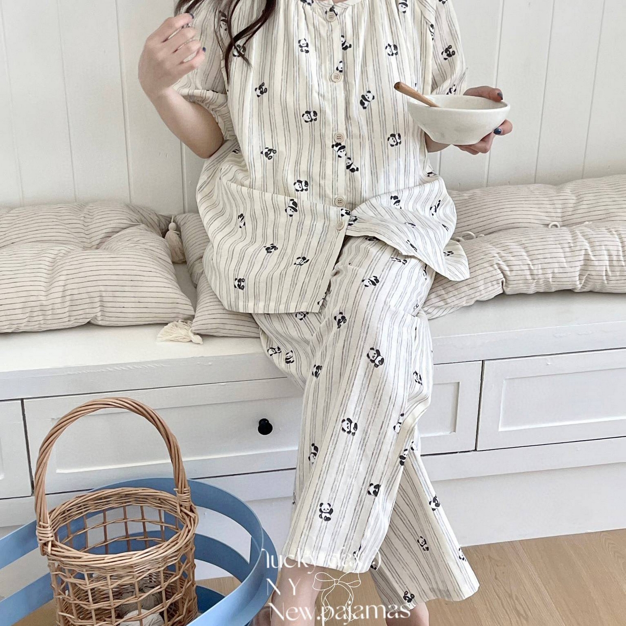 91家纺网 家纺一手货源 找家纺 纽约生活 有氧纱韩系家居服圆领短袖长裤自带胸垫套装 条纹熊猫