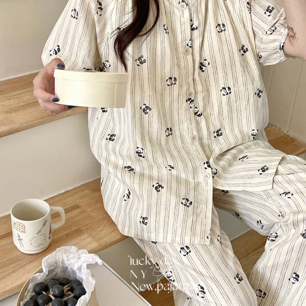 91家纺网 家纺一手货源 找家纺 纽约生活 有氧纱韩系家居服圆领短袖长裤自带胸垫套装 条纹熊猫