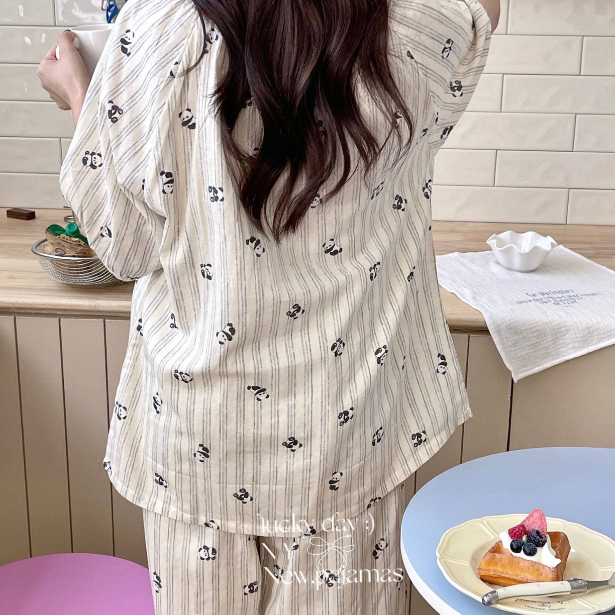 91家纺网 家纺一手货源 找家纺 纽约生活 有氧纱韩系家居服圆领短袖长裤自带胸垫套装 条纹熊猫