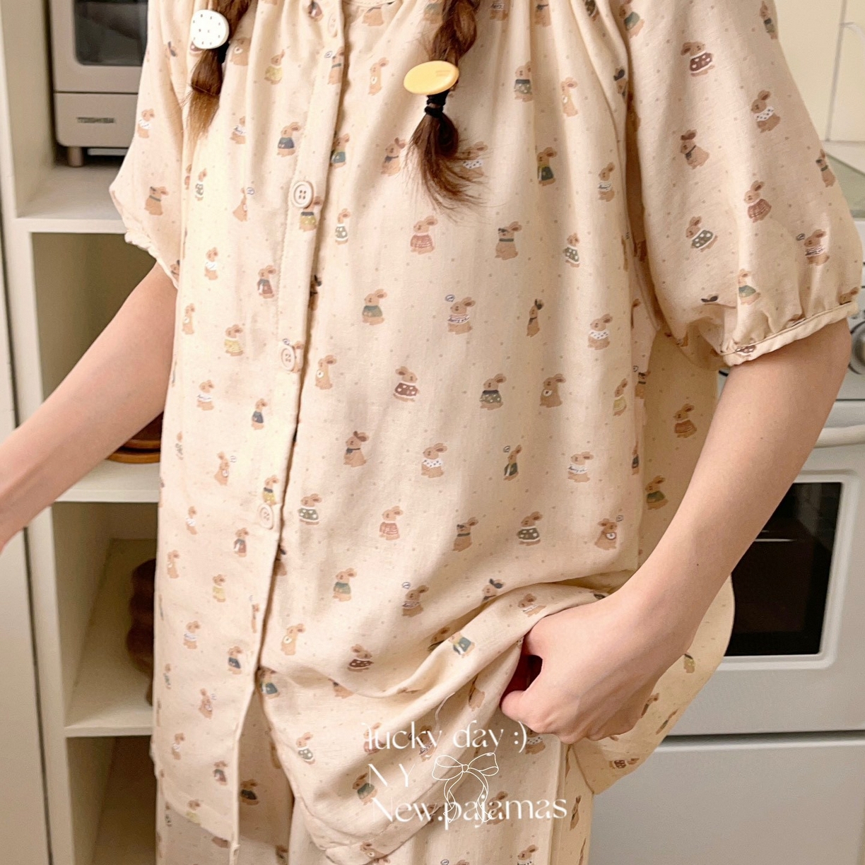 91家纺网 家纺一手货源 找家纺 纽约生活 有氧纱韩系家居服圆领短袖长裤自带胸垫套装 兔叽酱