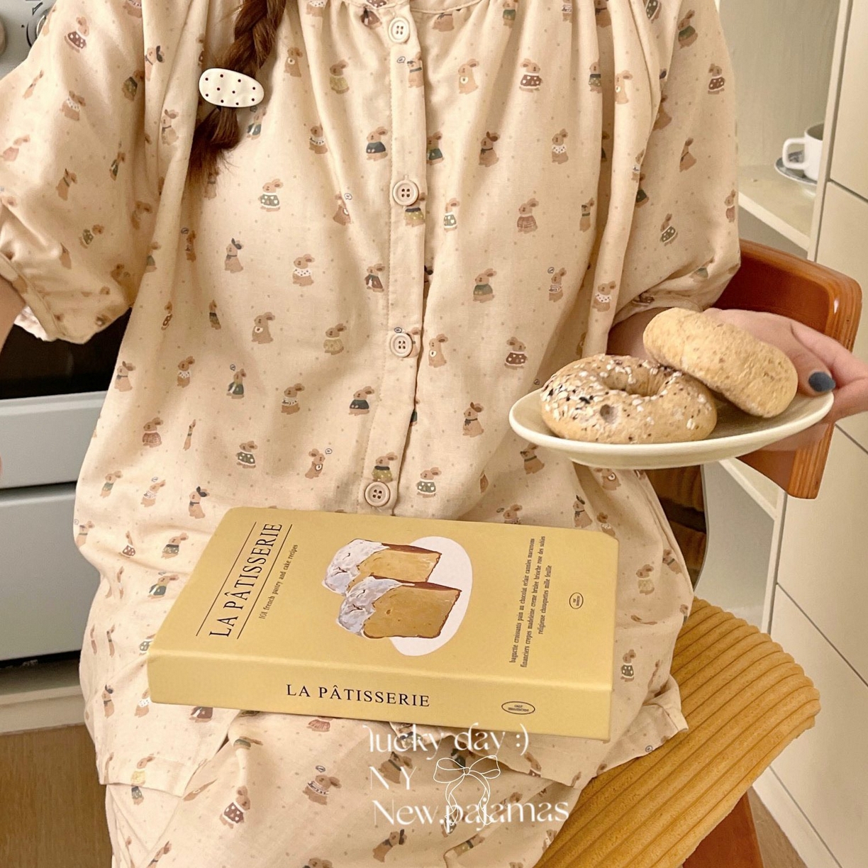 91家纺网 家纺一手货源 找家纺 纽约生活 有氧纱韩系家居服圆领短袖长裤自带胸垫套装 兔叽酱