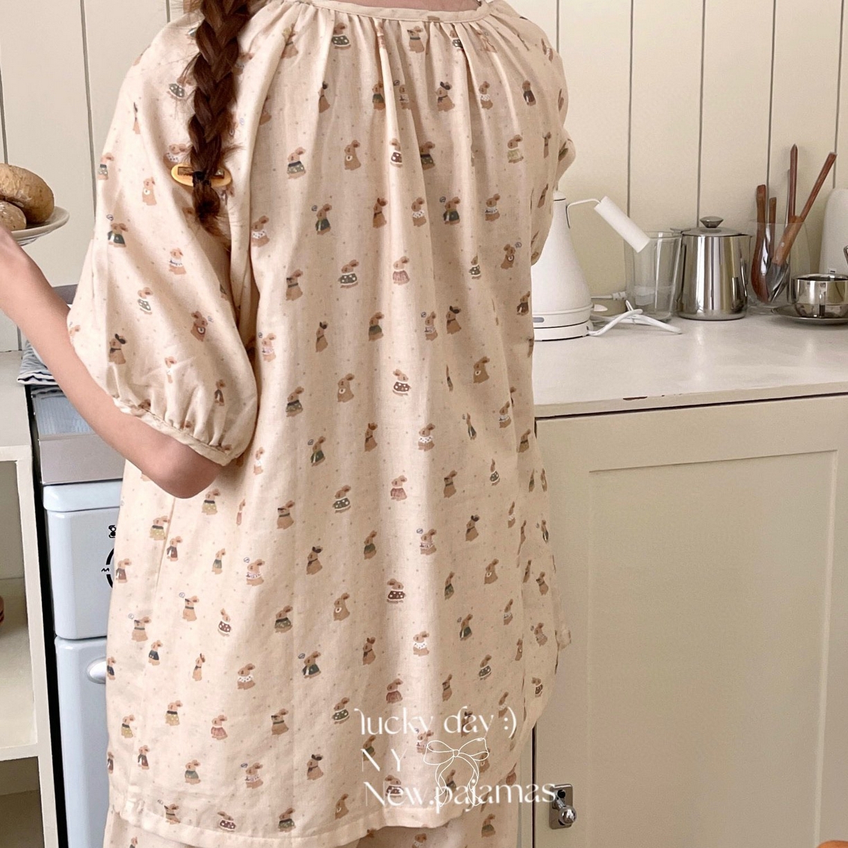 91家纺网 家纺一手货源 找家纺 纽约生活 有氧纱韩系家居服圆领短袖长裤自带胸垫套装 兔叽酱