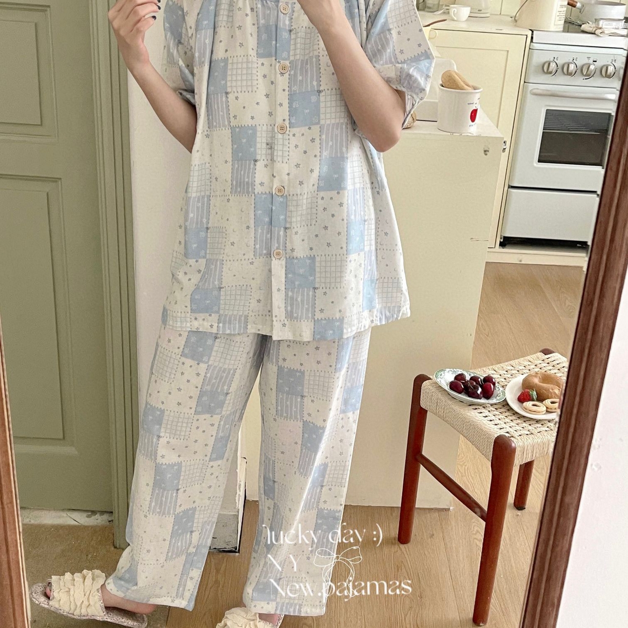 91家纺网 家纺一手货源 找家纺 纽约生活 有氧纱韩系家居服圆领短袖长裤自带胸垫套装 星空蓝