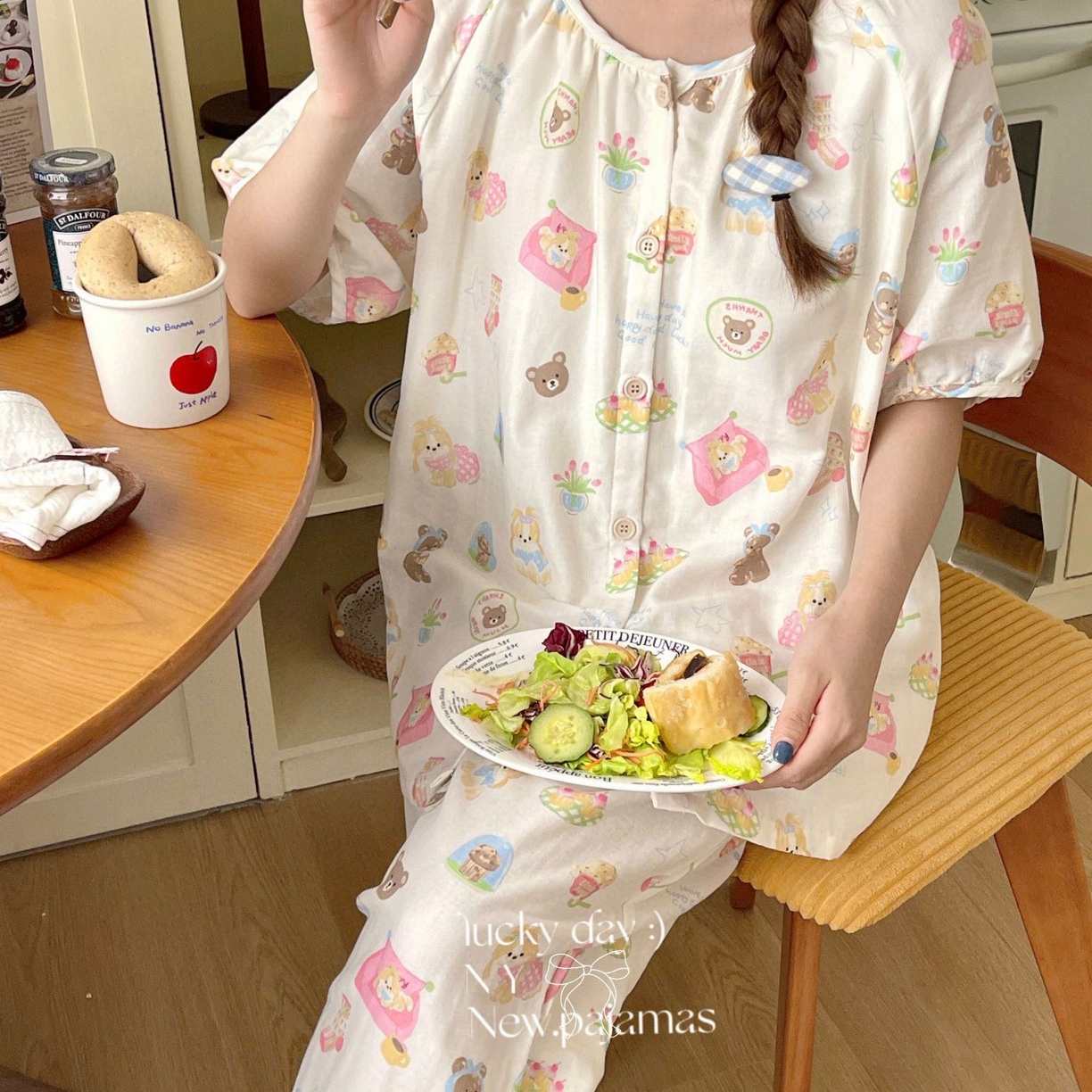 91家纺网 家纺一手货源 找家纺 纽约生活 有氧纱韩系家居服圆领短袖长裤自带胸垫套装 lucky小狗