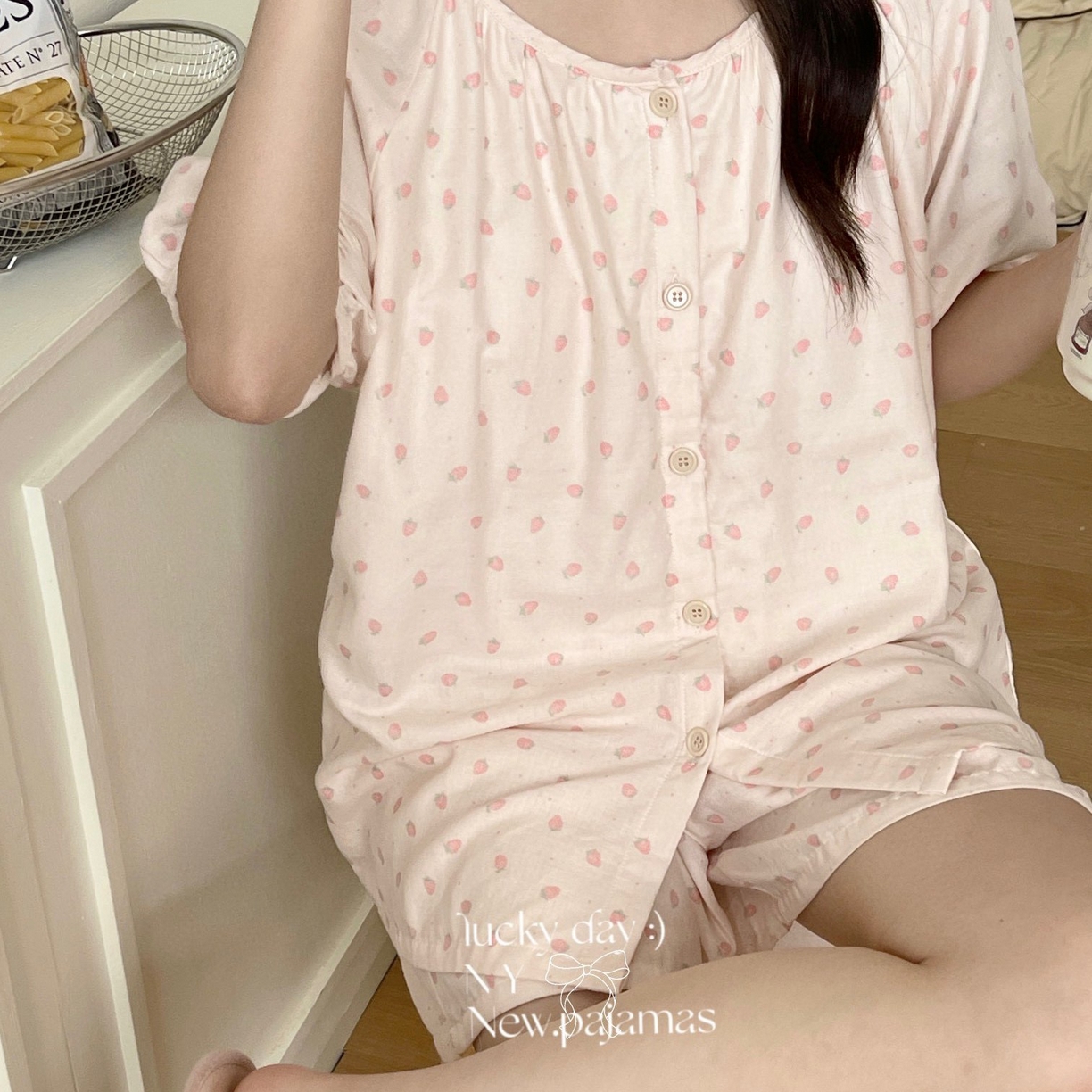 91家纺网 家纺一手货源 找家纺 2025新款有氧纱韩系家居服圆领短袖短裤自带胸垫套装 草莓酱