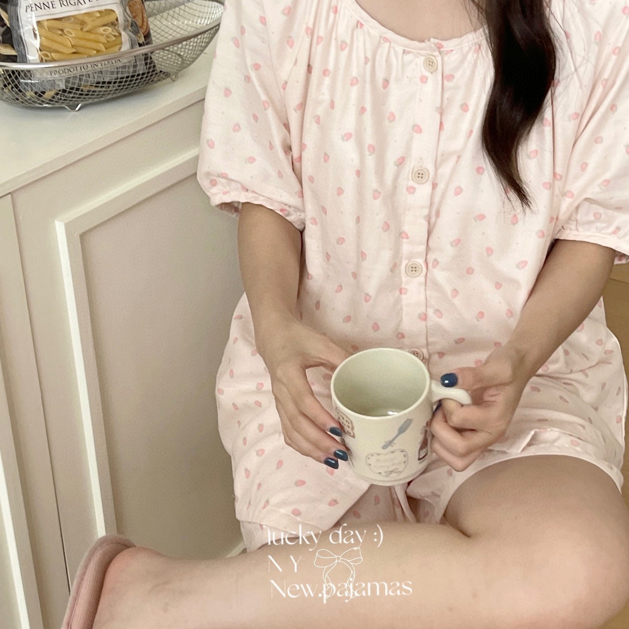 91家纺网 家纺一手货源 找家纺 2025新款有氧纱韩系家居服圆领短袖短裤自带胸垫套装 草莓酱