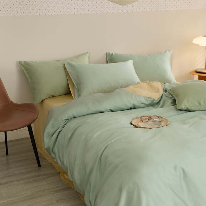 91家纺网 家纺一手货源 找家纺 2025新款A类奥地利进口60支兰精天丝莱赛尔轻奢纯色双拼四件套 浅艾绿-香槟金