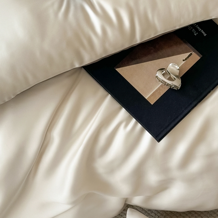 91家纺网 家纺一手货源 找家纺 2025新款A类奥地利进口60支兰精天丝莱赛尔轻奢纯色双拼四件套 乳蛋白-冷岩灰