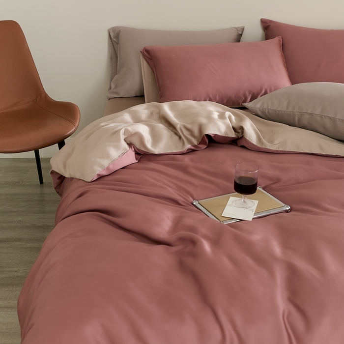 91家纺网 家纺一手货源 找家纺 2025新款A类奥地利进口60支兰精天丝莱赛尔轻奢纯色双拼四件套 野樱莓-芋泥灰