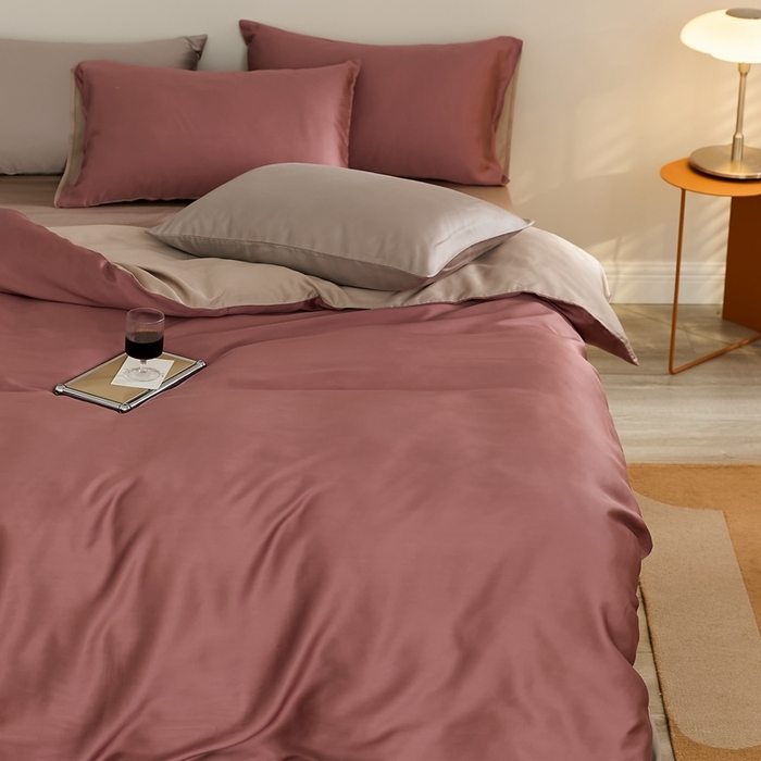 91家纺网 家纺一手货源 找家纺 2025新款A类奥地利进口60支兰精天丝莱赛尔轻奢纯色双拼四件套 野樱莓-芋泥灰