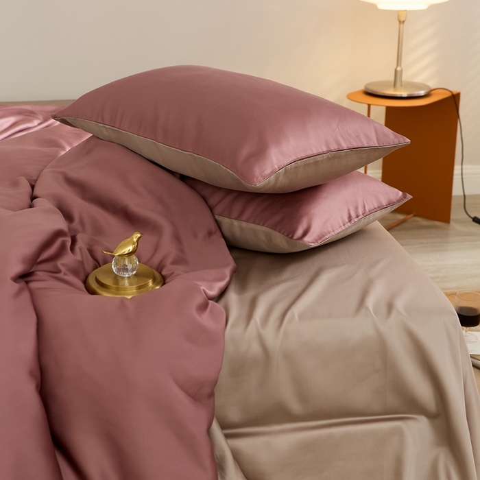 91家纺网 家纺一手货源 找家纺 2025新款A类奥地利进口60支兰精天丝莱赛尔轻奢纯色双拼四件套 野樱莓-芋泥灰