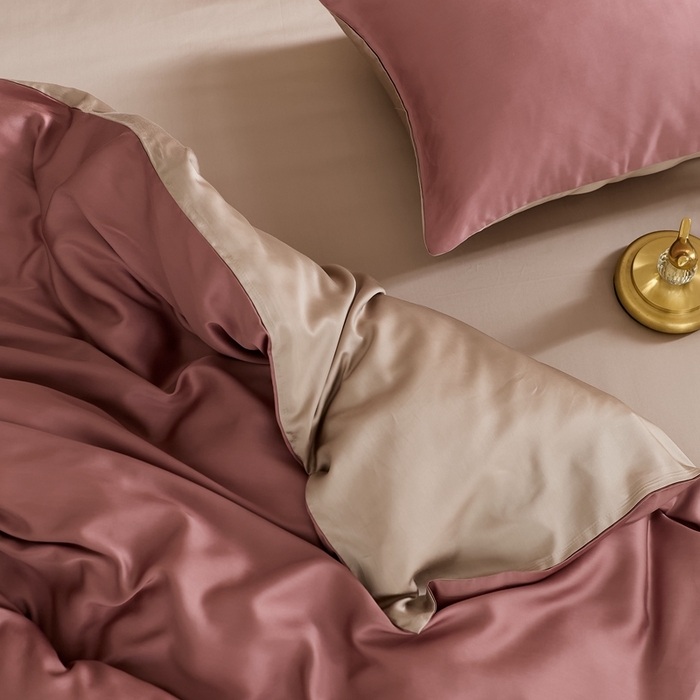 91家纺网 家纺一手货源 找家纺 2025新款A类奥地利进口60支兰精天丝莱赛尔轻奢纯色双拼四件套 野樱莓-芋泥灰