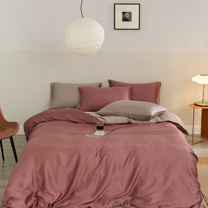 91家纺网 家纺一手货源 找家纺 2025新款A类奥地利进口60支兰精天丝莱赛尔轻奢纯色双拼四件套 野樱莓-芋泥灰