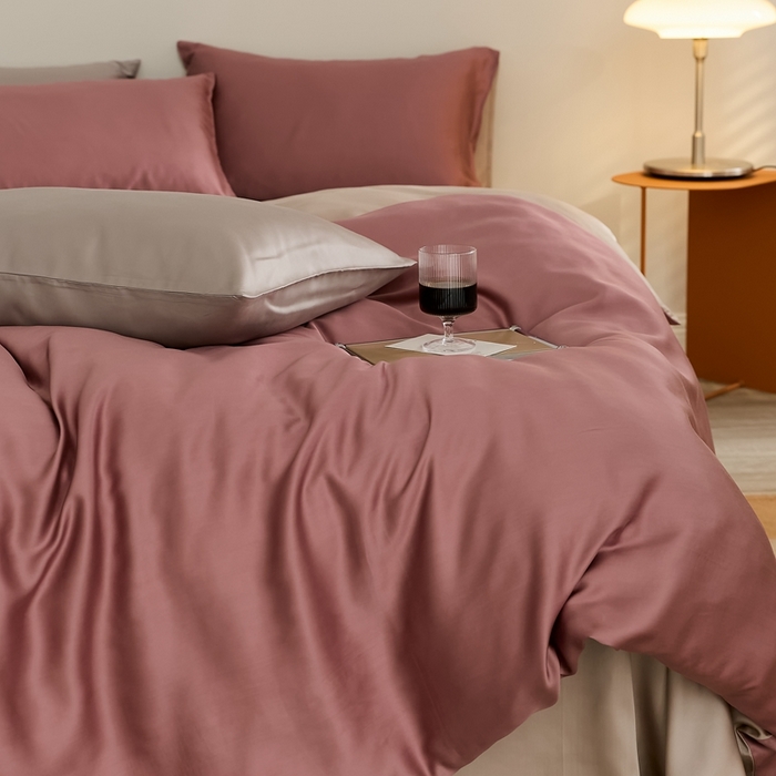 91家纺网 家纺一手货源 找家纺 2025新款A类奥地利进口60支兰精天丝莱赛尔轻奢纯色双拼四件套 野樱莓-芋泥灰