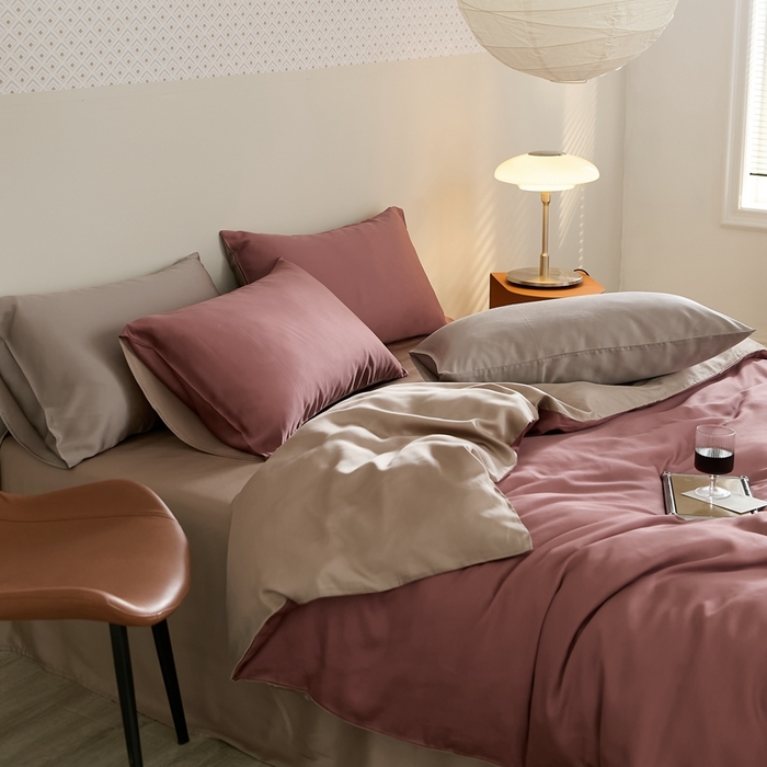 91家纺网 家纺一手货源 找家纺 2025新款A类奥地利进口60支兰精天丝莱赛尔轻奢纯色双拼四件套 野樱莓-芋泥灰