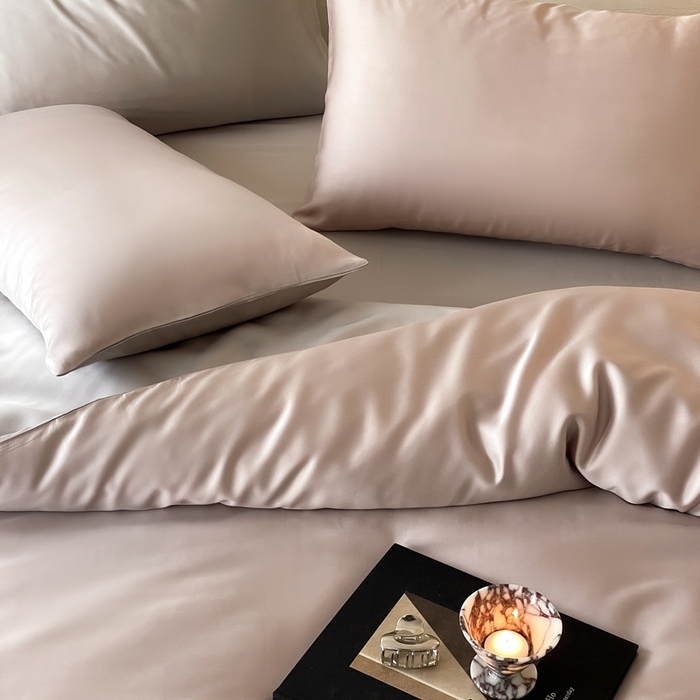 91家纺网 家纺一手货源 找家纺 2025新款A类奥地利进口60支兰精天丝莱赛尔轻奢纯色双拼四件套 夜影凝香-霜华银