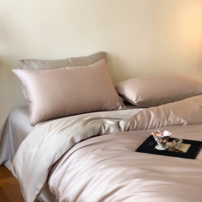 91家纺网 家纺一手货源 找家纺 2025新款A类奥地利进口60支兰精天丝莱赛尔轻奢纯色双拼四件套 夜影凝香-霜华银