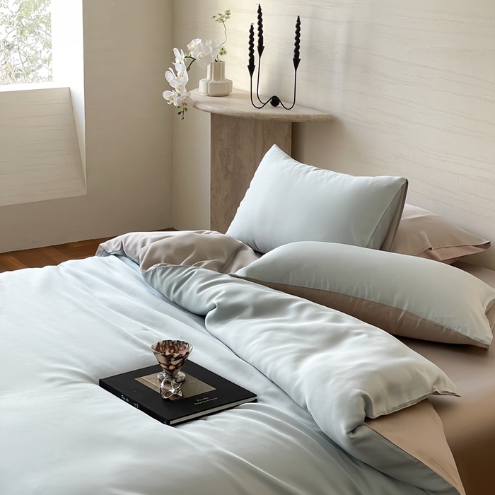 91家纺网 家纺一手货源 找家纺 2025新款A类奥地利进口60支兰精天丝莱赛尔轻奢纯色双拼四件套 映霜蓝-霜华银