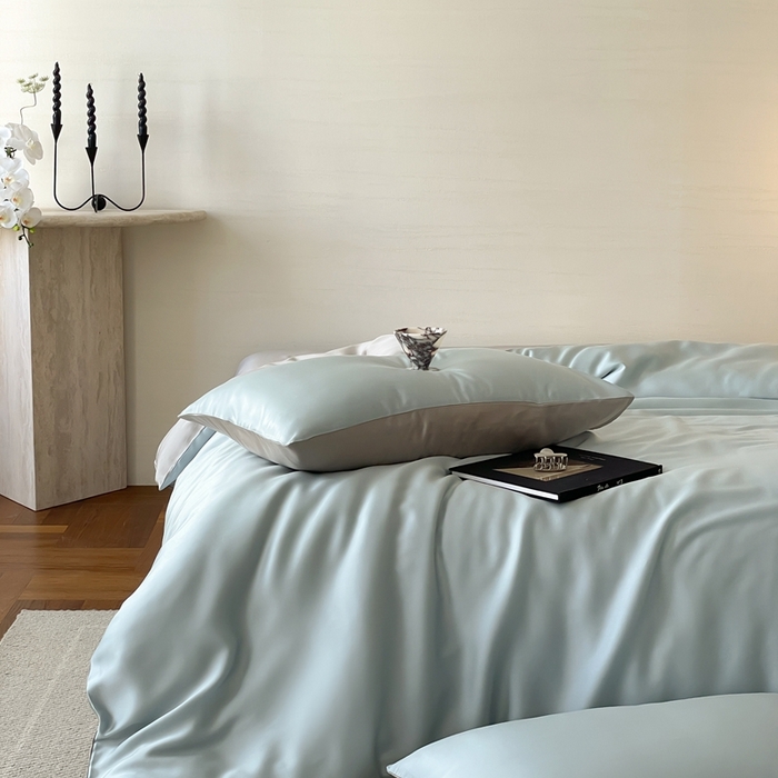 91家纺网 家纺一手货源 找家纺 2025新款A类奥地利进口60支兰精天丝莱赛尔轻奢纯色双拼四件套 映霜蓝-霜华银