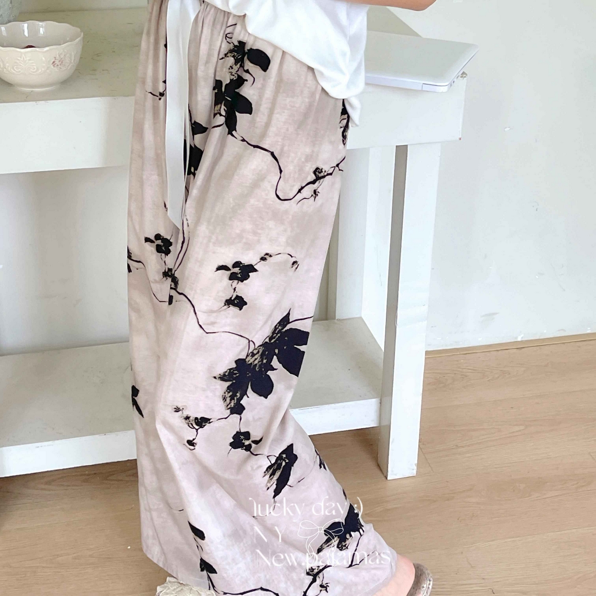 91家纺网 家纺一手货源 找家纺 纽约生活 2025新款人棉阔腿裤 花想