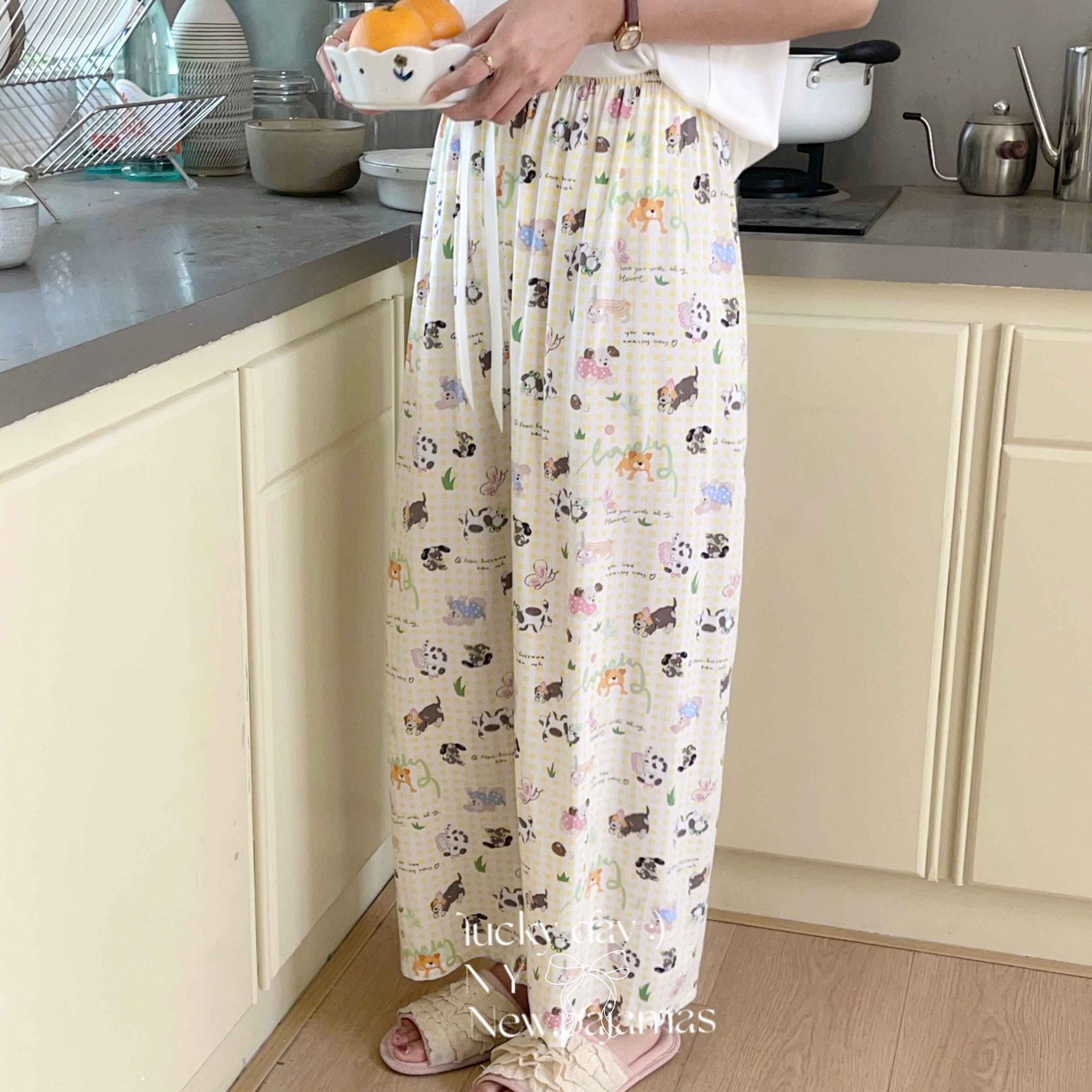 91家纺网 家纺一手货源 找家纺 纽约生活 2025新款人棉阔腿裤 黄格呆萌狗